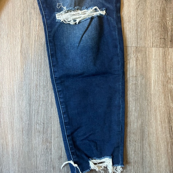 American Eagle Ripped Jeans - Picture 3 of 7